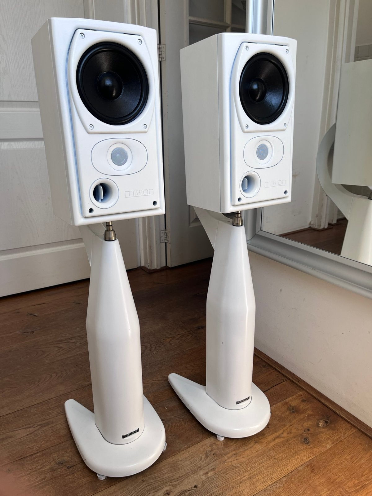 Mission 735i speakers op stands, Ophalen, Zo goed als nieuw, 60 tot 120 watt, Overige merken