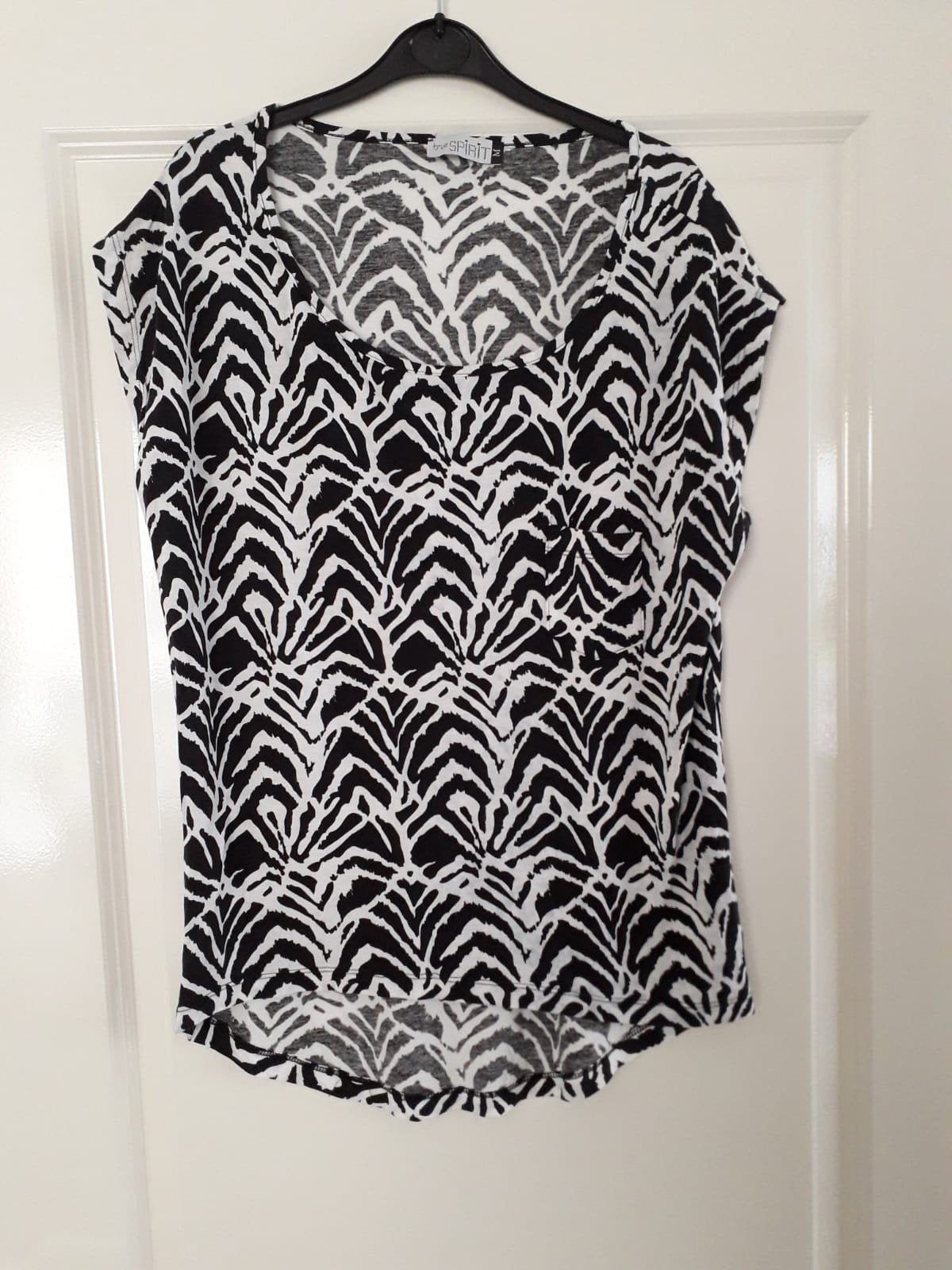 Zwart met wit geprint t-shirt maat M True Spirit
Nieuw, nooi, Maat 38/40 (M), Zwart, Nieuw, Ophalen of Verzenden