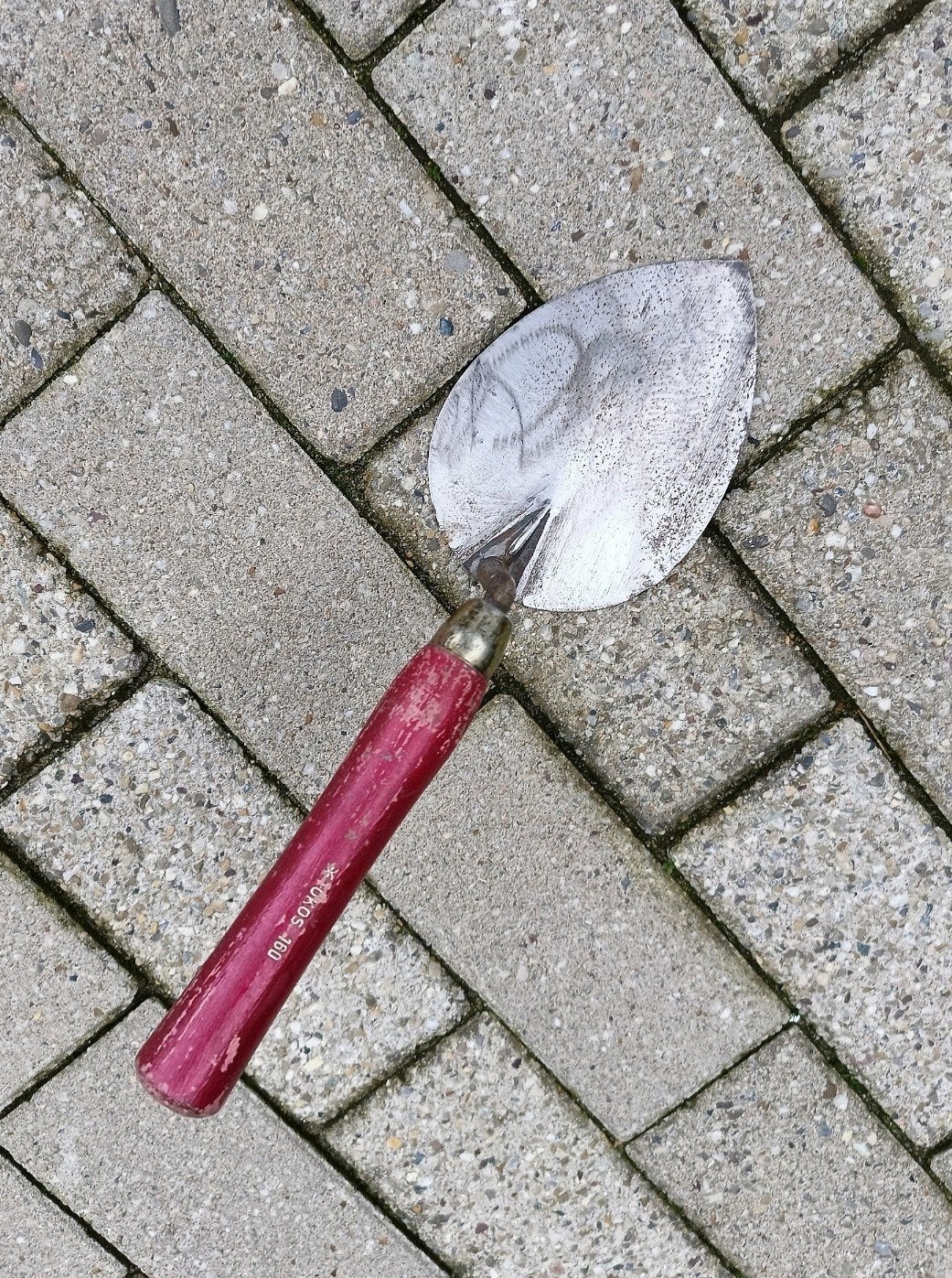Gebruikte troffel met rood handvat, Doe-het-zelf en Verbouw, Gereedschap | Handgereedschap, Ophalen, Gebruikt