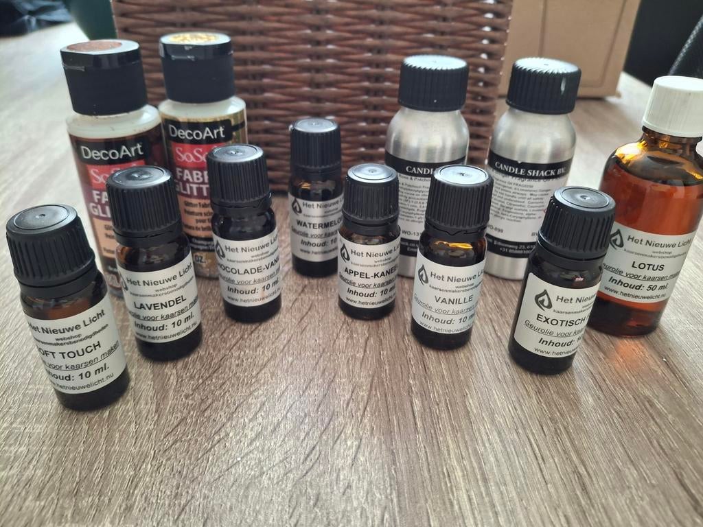Geuroliën en glitterverf voor kaarsen maken, Gebruikt, Overige thema's, Meerkleurig, Ophalen of Verzenden