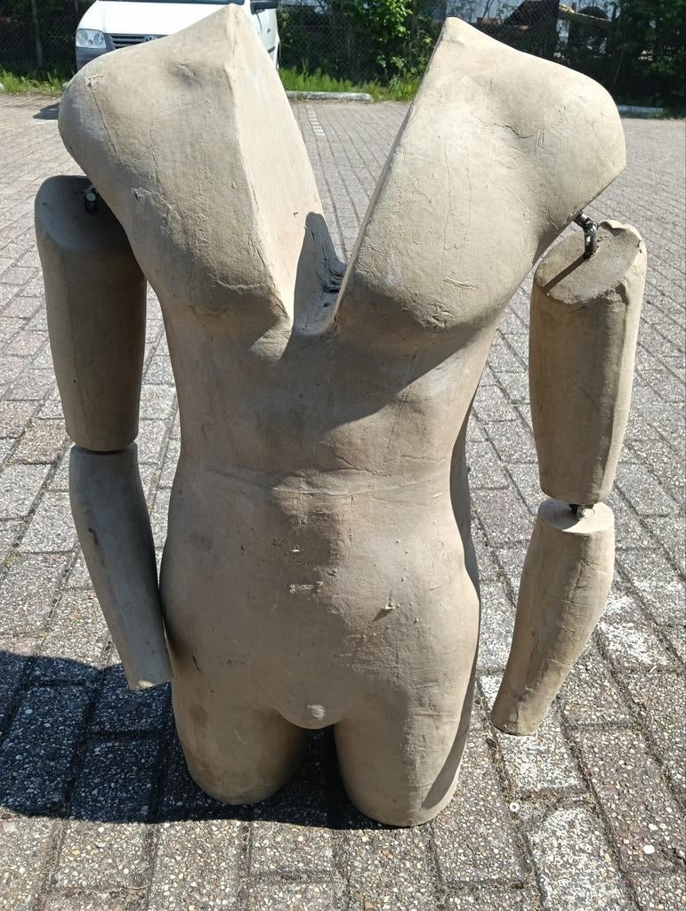 Antieke paspop, Ophalen
