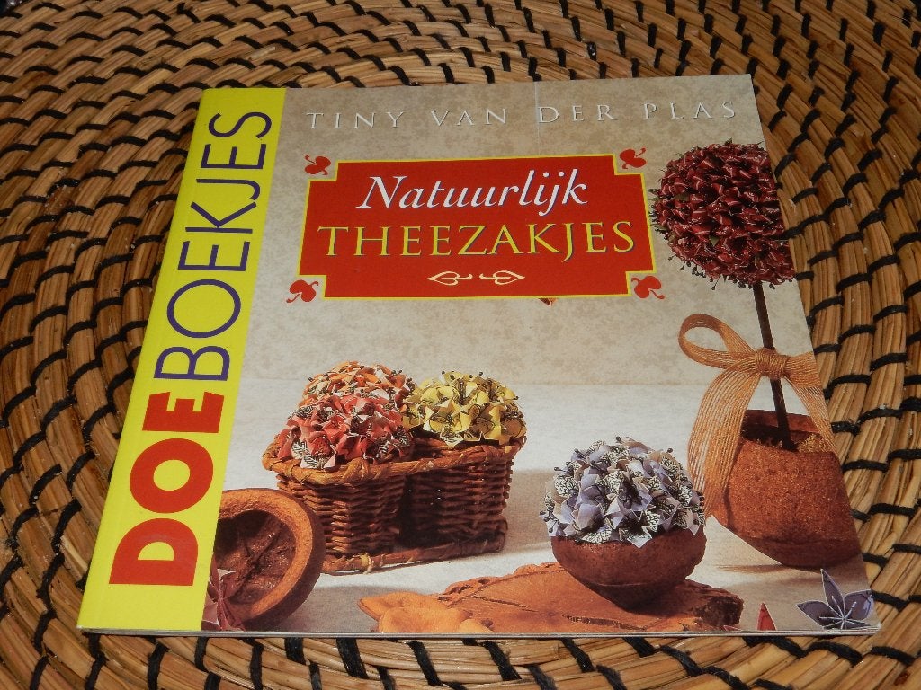 Natuurlijk Theezakjes – Tiny van der Plas – Doeboekjes., Ophalen of Verzenden, Zo goed als nieuw, Overige onderwerpen, Tiny van der Plas