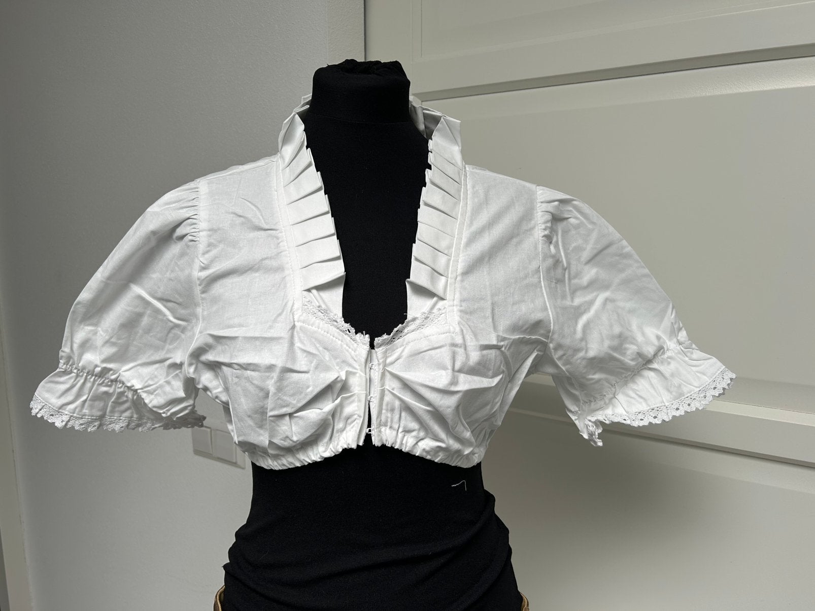 Witte korte dames blouse maat 44, Kleding | Dames, Ophalen of Verzenden, Nieuw, Maat 42/44 (L), Wit