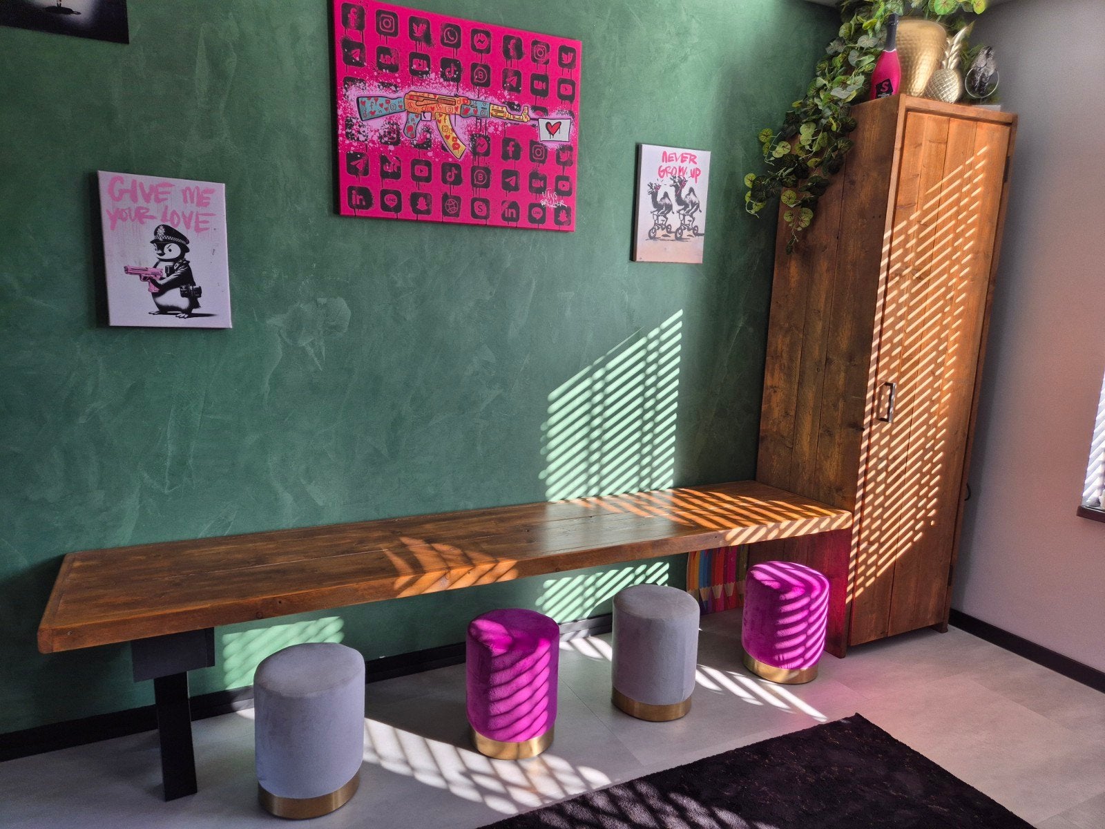 Steigerhouten teken-/knutseltafel met kast en 4 krukjes, Ophalen, Zo goed als nieuw, Hout, Kinderbureau