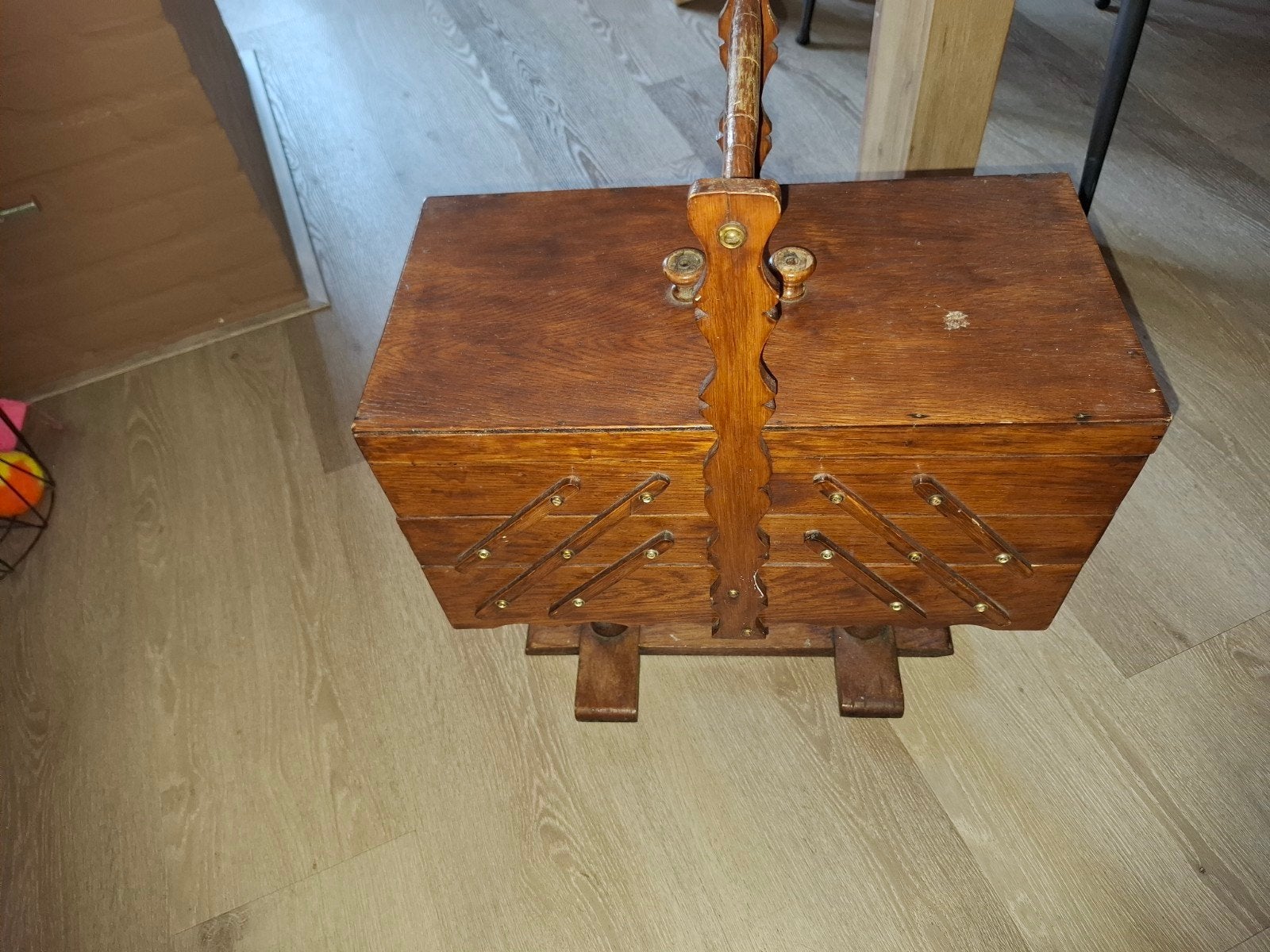 Vintage houten naaidoos met uitschuifbare vakken, Ophalen of Verzenden, Gebruikt, Overige typen