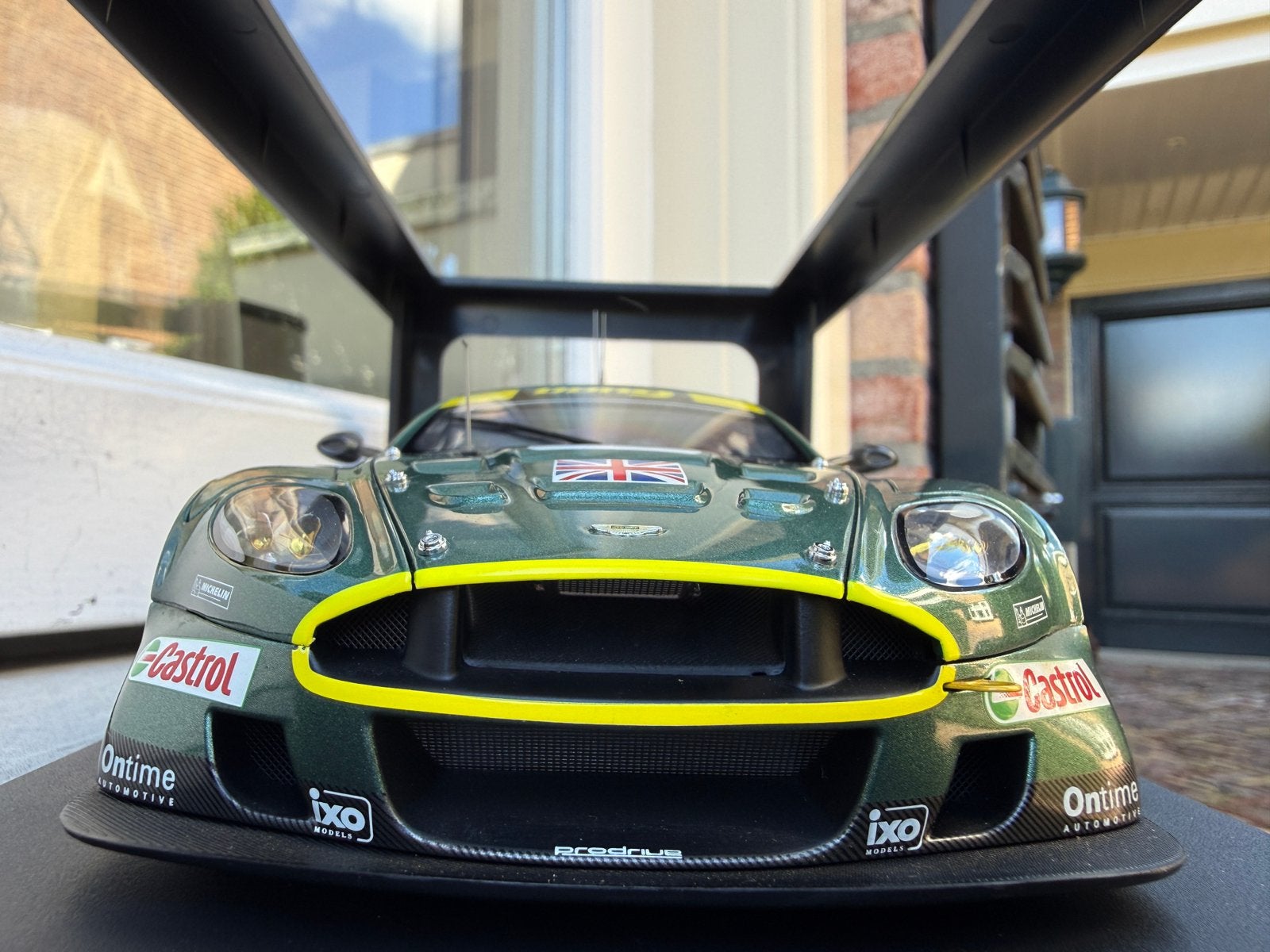 1:18 Aston Martin DB9R #59 Brabham LeMans 2005 Autoart 80507, Auto, Autoart, Ophalen of Verzenden, Zo goed als nieuw