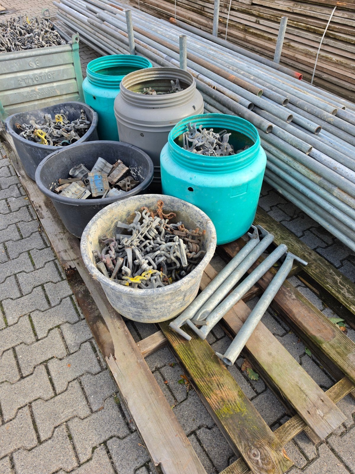Foto 8 van Grote complete Gevelsteiger Te Koop (H-jukken buizen klemmen