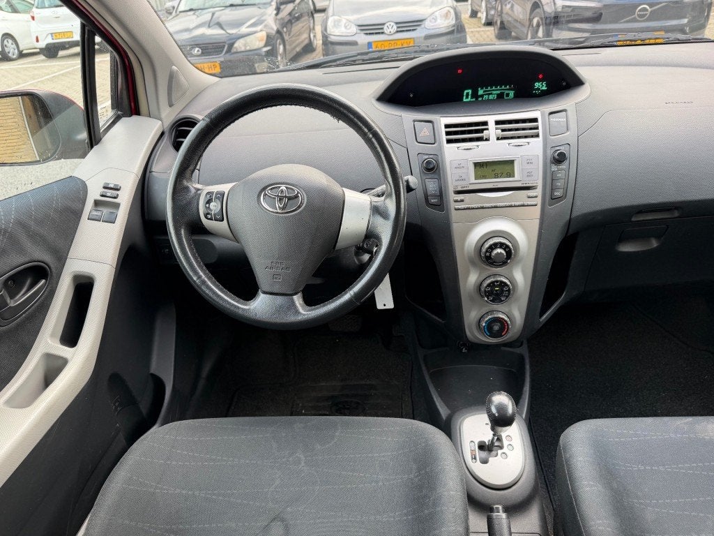 Toyota YARIS 1.3 VVTi Sol MMT 5DRS AUT AIRCO NETTE AUTO rijd, 750 kg, 4 cilinders, Bedrijf, 17 km/l