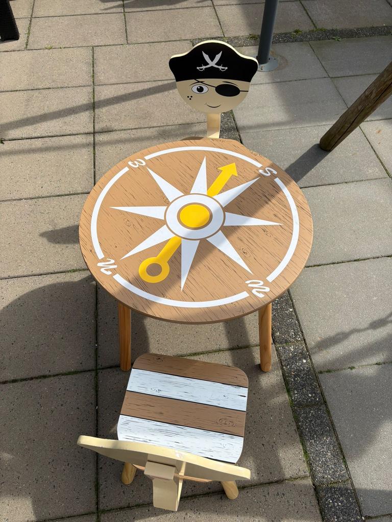 Momo Kinder Piraten Tafel met Stoelen, Ophalen, Zo goed als nieuw, Tafel(s) en Stoel(en)