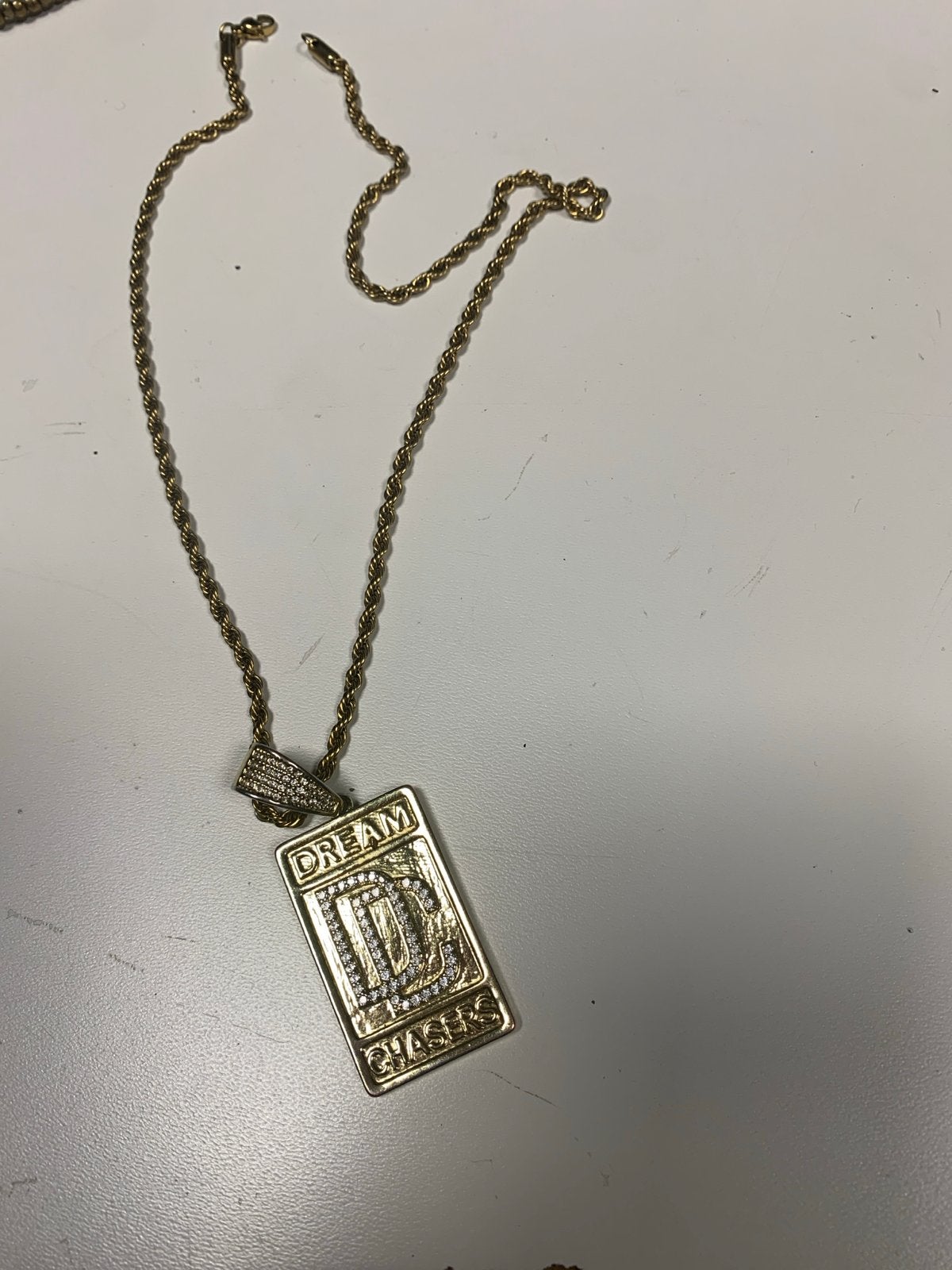 Gouden ketting met 'Dream Chasers' hanger, Ophalen, Gebruikt, Goud, Overige materialen