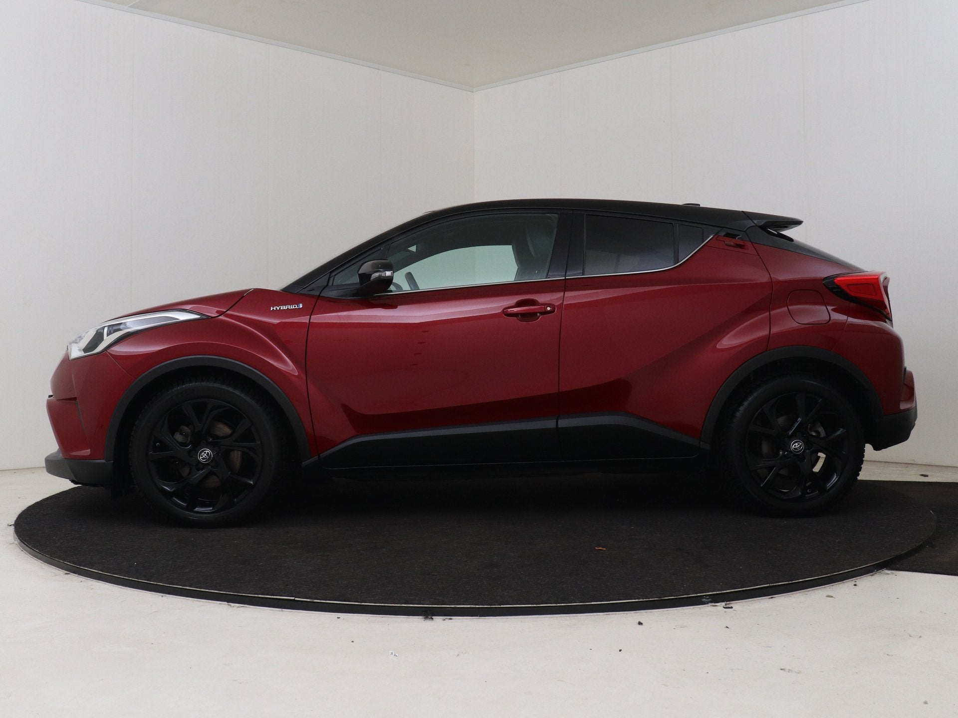 Toyota C-HR 1.8 Hybrid Black Edition | Dealer onderhouden |, 4 cilinders, 122 pk, 26 km/l, Hybride Elektrisch/Benzine