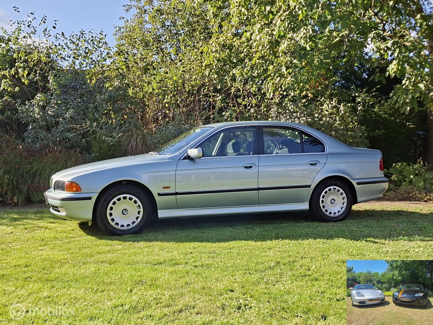 Unieke BMW 520i E39 58.983 km – Fabrieksnieuw 1e lak, Dealer onderhouden, Achterwielaandrijving, Zwart, Overige carrosserieën