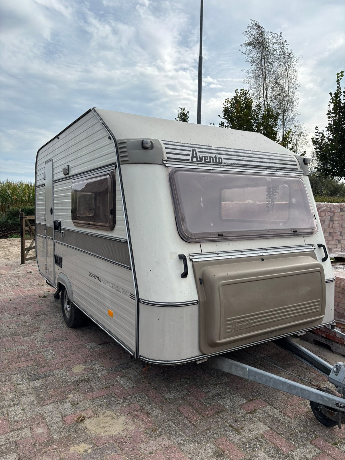 Caravan met voortent, opknapper, festivalcaravan, Kachel, Avento, Particulier, 500 - 750 kg