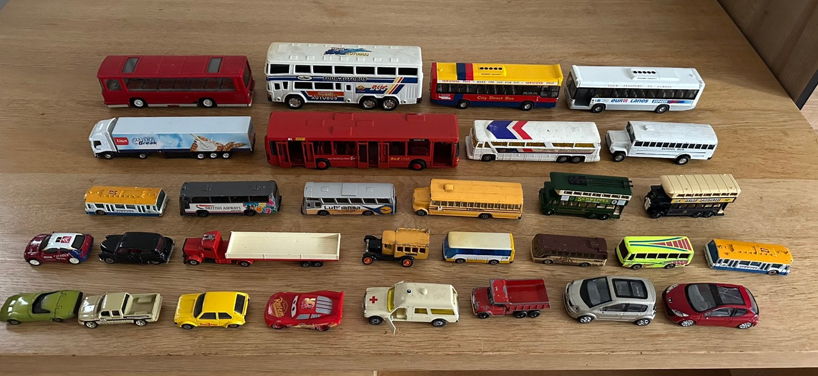 Doos met allerlei bussen en auto’s. Ook vintage., Kinderen en Baby's, Ophalen of Verzenden, Gebruikt