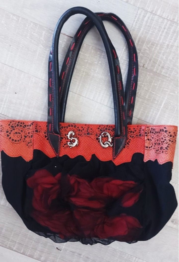 Save the Queen handtas zwart/oranje met rode details, Sieraden, Tassen en Uiterlijk, Ophalen of Verzenden, Zo goed als nieuw, Zwart