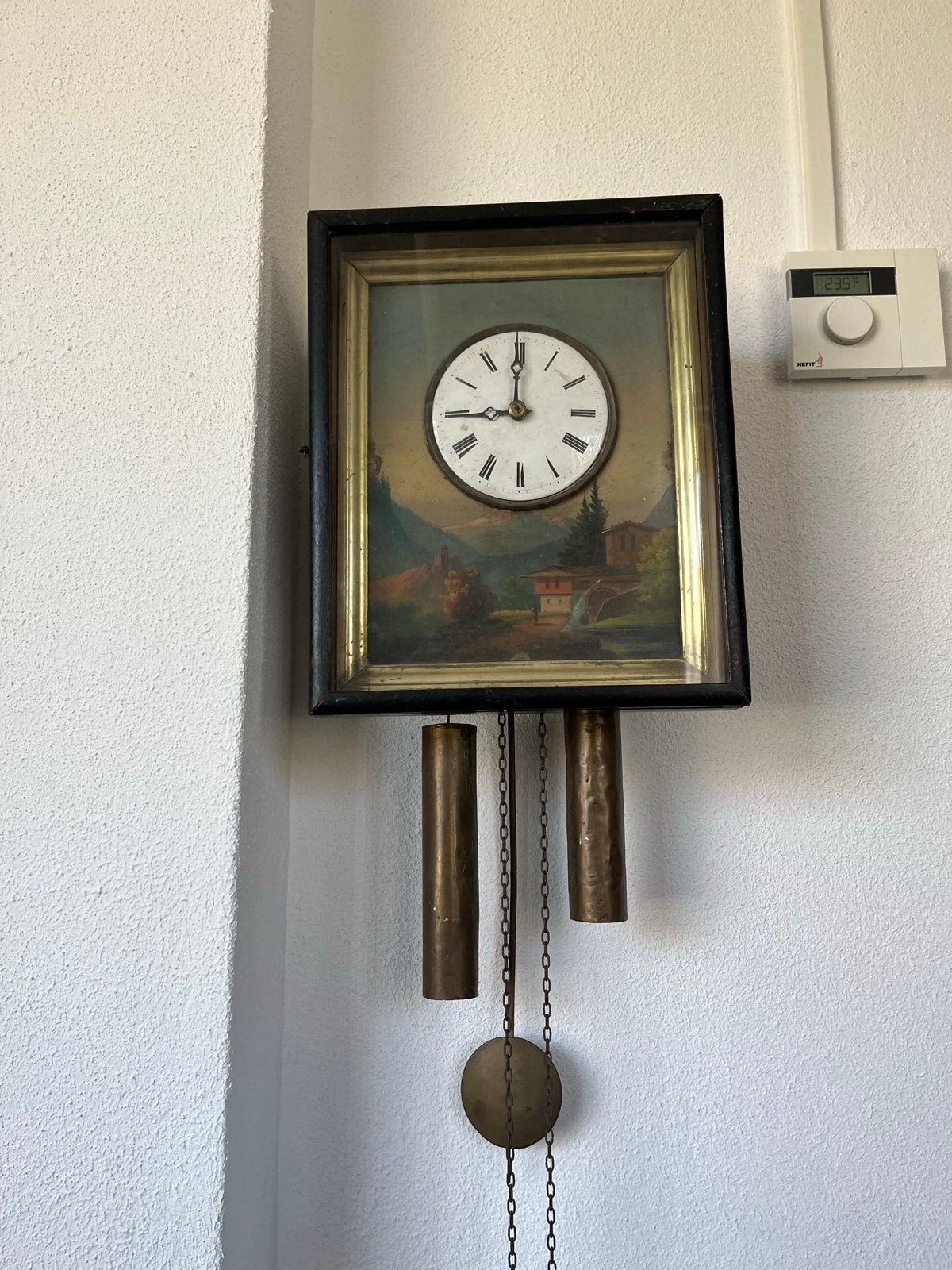 Antieke wandklok met schilderij en gewichten (defect), Antiek en Kunst, Ophalen