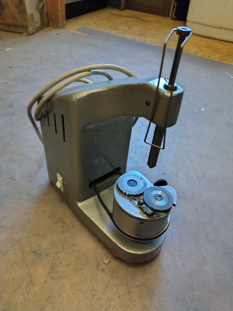 Rollimat tappen polijstmachine . Klokkenmaker gereedschap, Ophalen