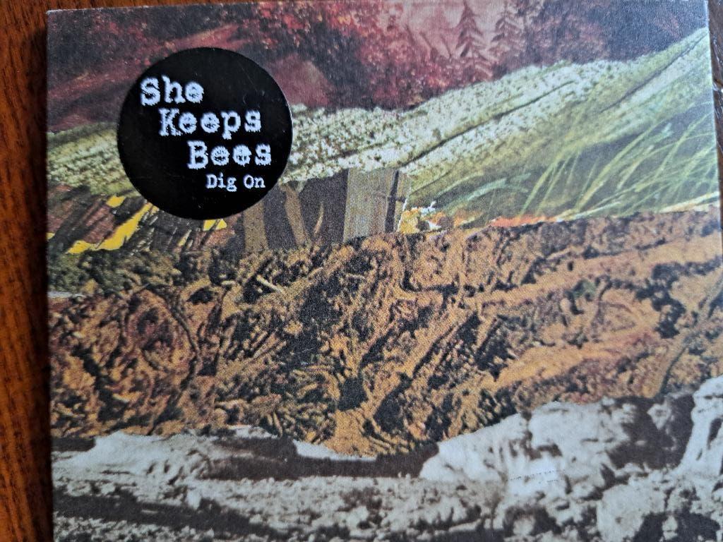She Keeps Bees – Dig On CD 2011 Indie Rock, Ophalen of Verzenden, Gebruikt