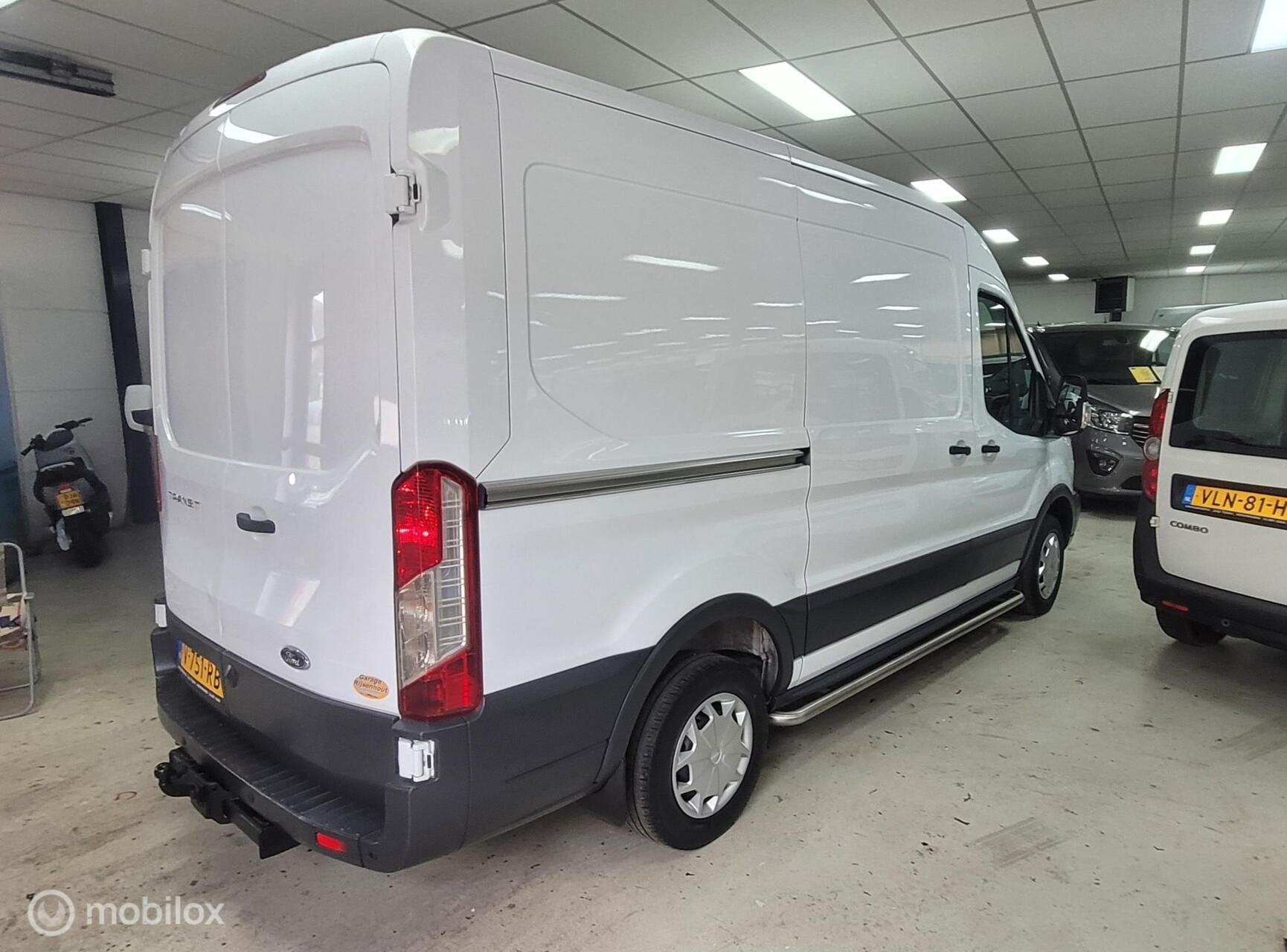 Foto 3 van Ford Transit 290 2.0 TDCI L2H2 Ambiente
