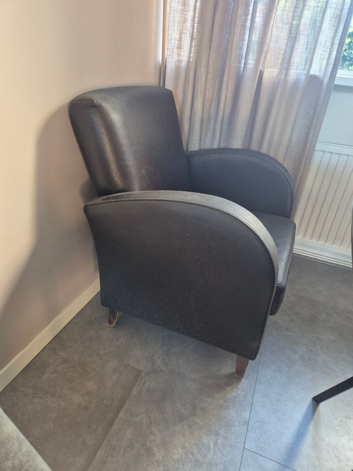 Comfortabele gebruikte donkerbruine fauteuil, Ophalen, Kunststof, Gebruikt, Klassiek, Comfortabel