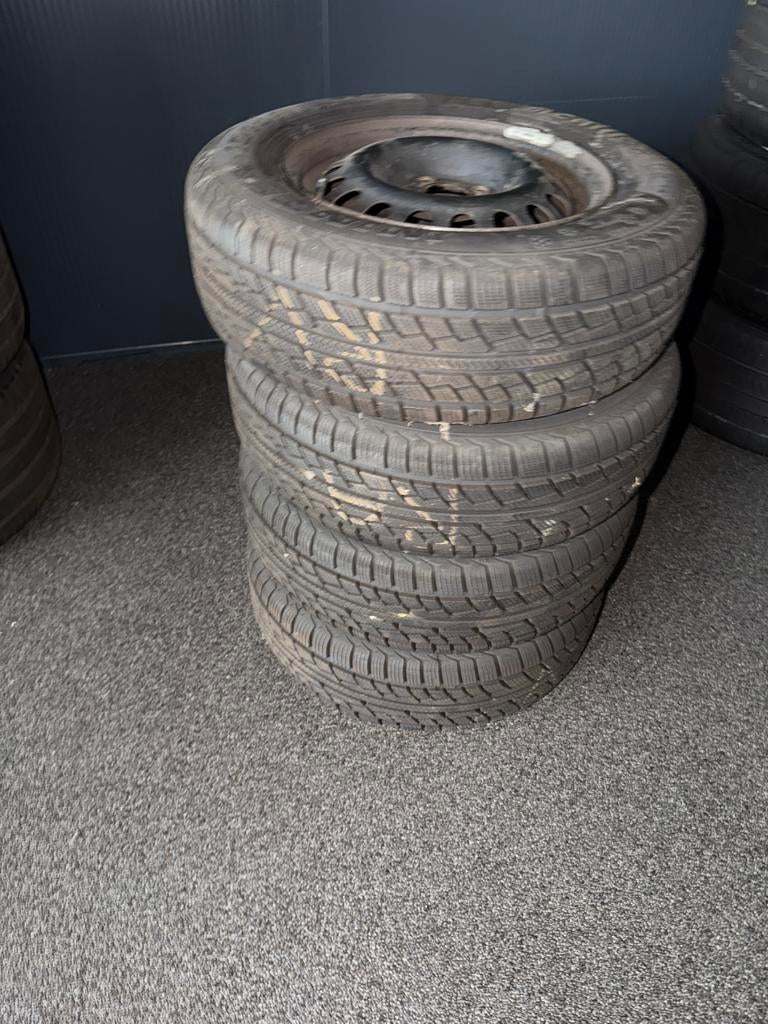 Achilles Winterbanden op stalen velg 185/70 R14 88T, Auto-onderdelen, Ophalen, 14 inch, Gebruikt, Banden en Velgen