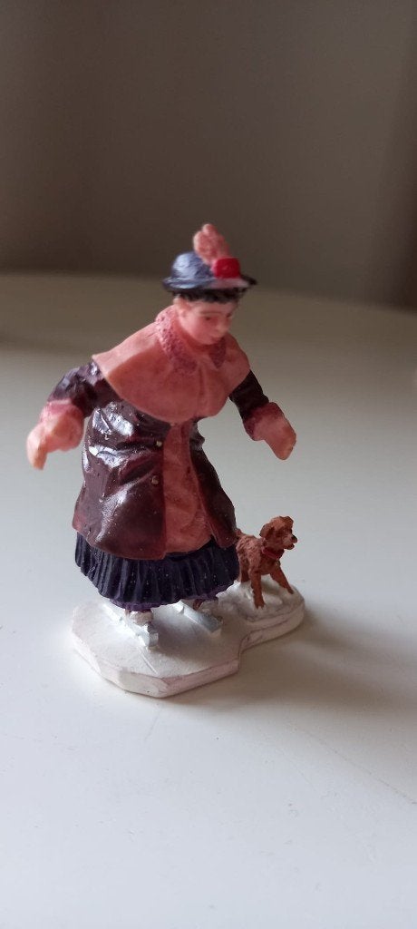Lemax Schaatsende figuren met vijver, Diversen, Ophalen of Verzenden, Gebruikt