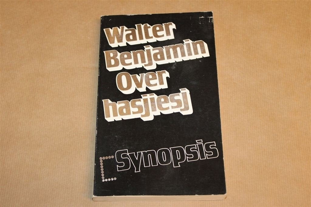 Over Hasjiesj — Klein Proza & Reportages, Benjamin 1974, Boeken, Ophalen of Verzenden, Gelezen