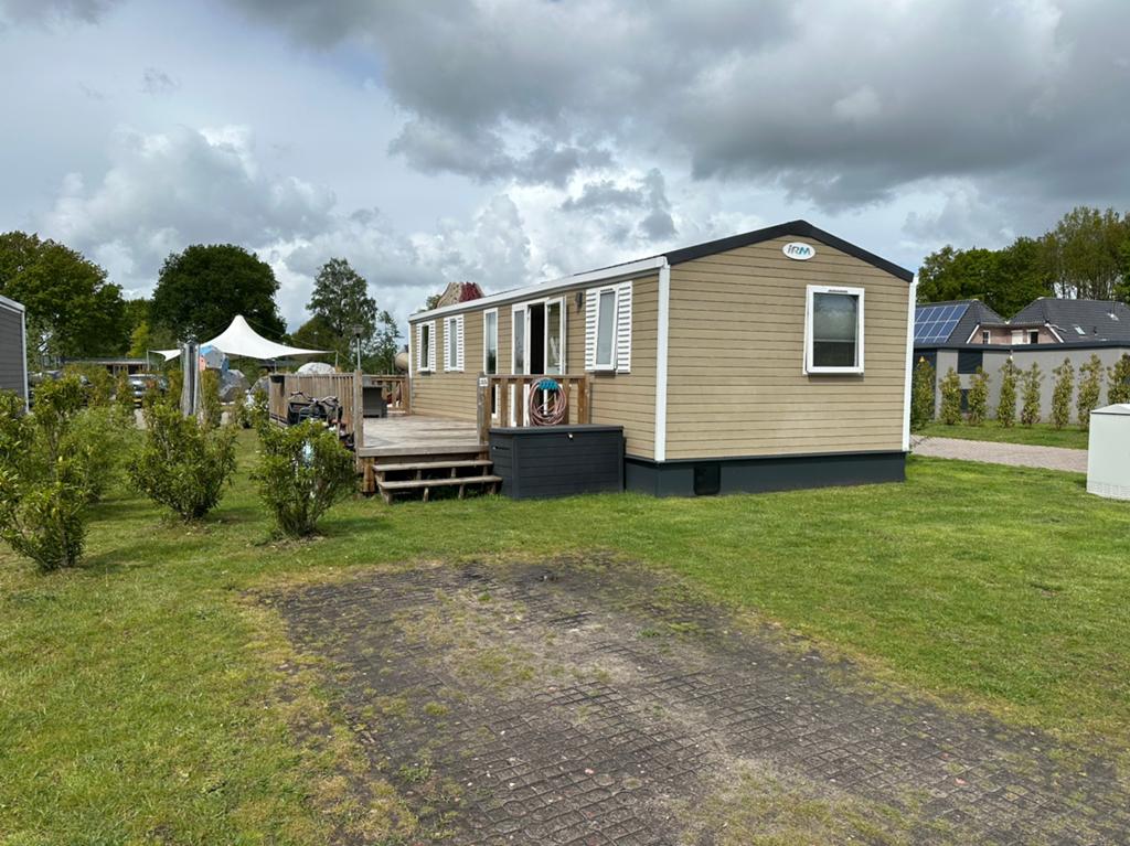 Instapklaar chalet aan Zuidlaardermeer met jaarplaats, Caravans en Kamperen, Tot en met 6