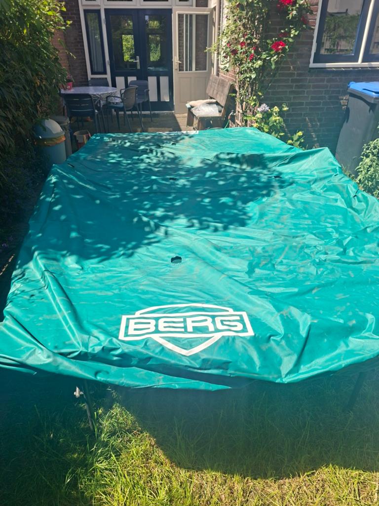 Berg trampoline afdekzeil 330 bij 220., Ophalen, Gebruikt