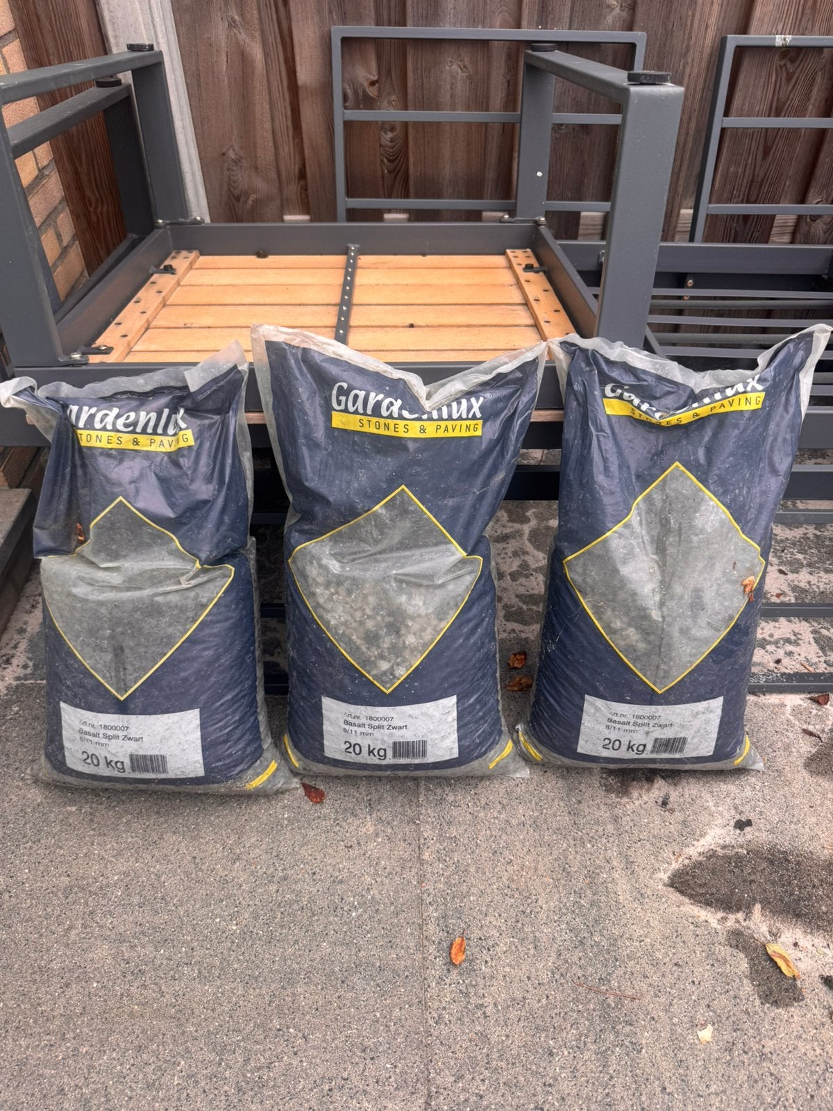 Grind - grijs 3 zakken à20KG, Ophalen, Antraciet, Zo goed als nieuw, Split