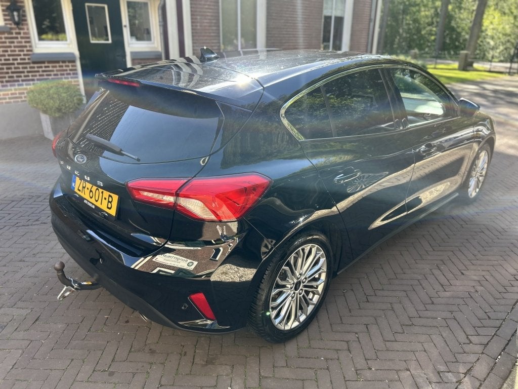 Ford Focus 1.0 125pk Tit. Bns Navi, Carplay, 17” LMV, Trek, Auto's, Gebruikt, Euro 6, Met garantie (alle), Automatische klimaatregeling