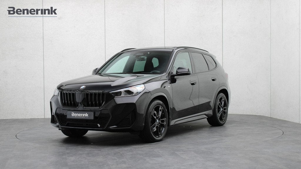 BMW X1 xDrive23i M-Sport | Harman/Kardon | Panoramadak | Hea, Gebruikt, 4 cilinders, Zwart, Leder