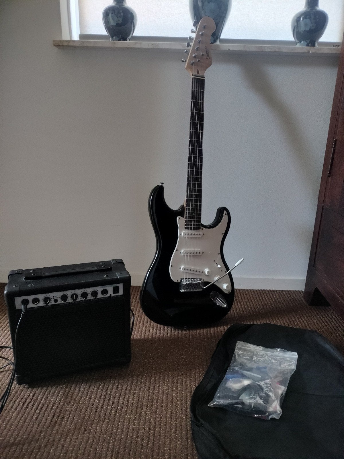 Elektrische gitaar met versterker-merk Entrada- met assecoir, Met versterker, Zo goed als nieuw, Solid body, Ophalen