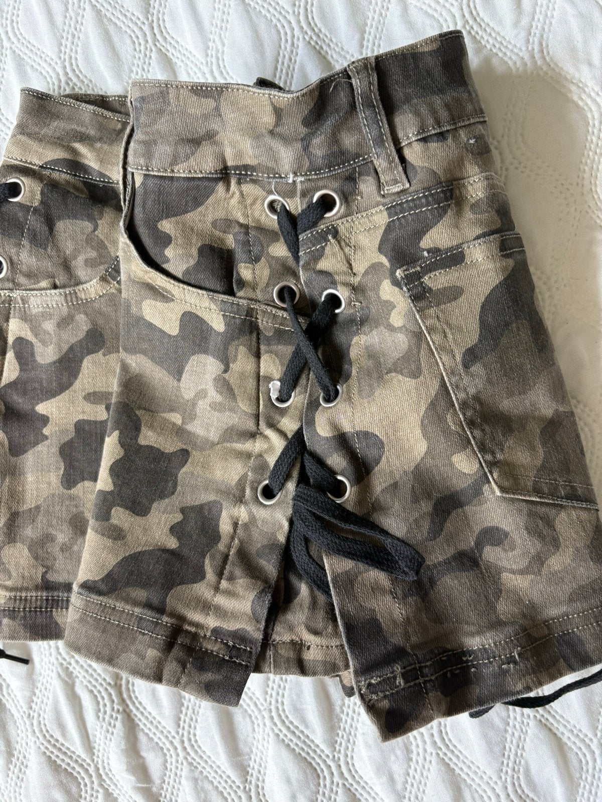 Camo rokje met vetersluiting, Kleding | Dames, Ophalen of Verzenden, Zo goed als nieuw, Maat 36 (S), Boven de knie