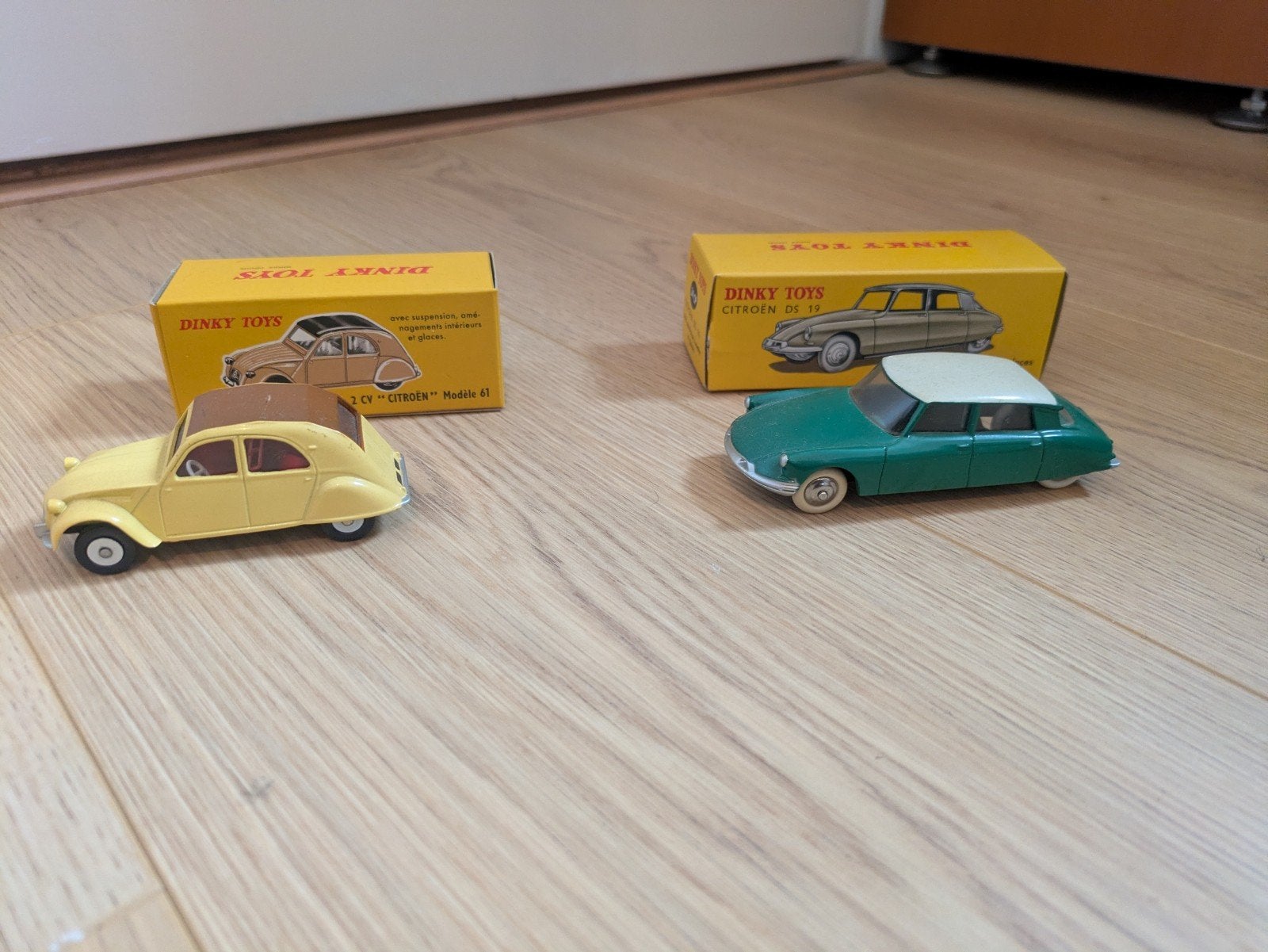 Dinky Toys Citroën 2CV en DS 19 met originele doos, Ophalen of Verzenden, Zo goed als nieuw, Auto