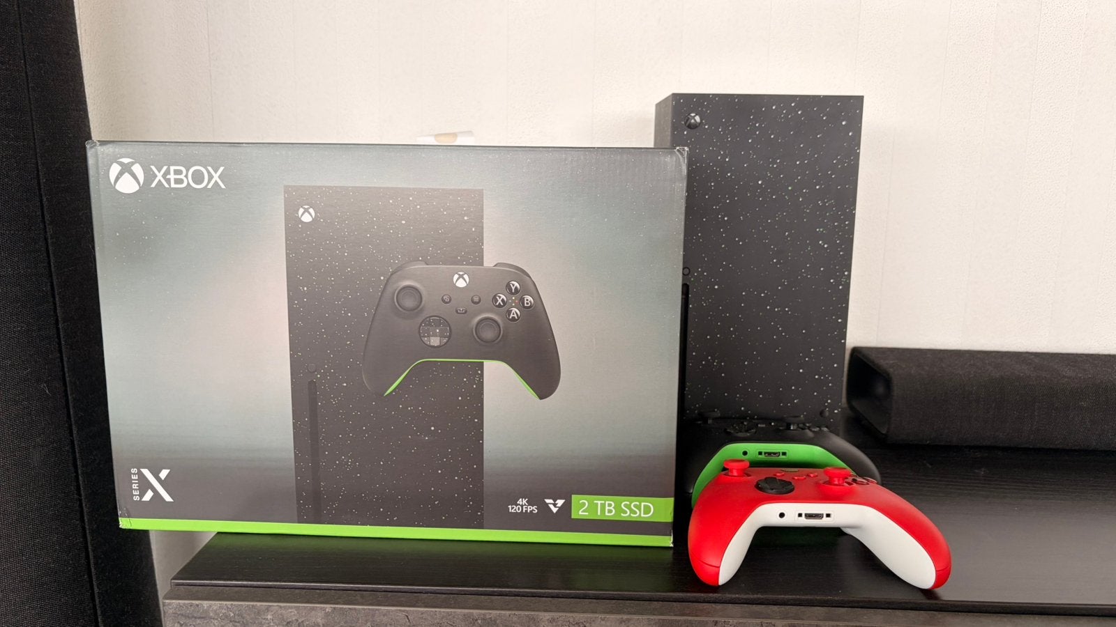 Foto 3 van Xbox Series X - 2 TB Galaxy Black Limited Edition
