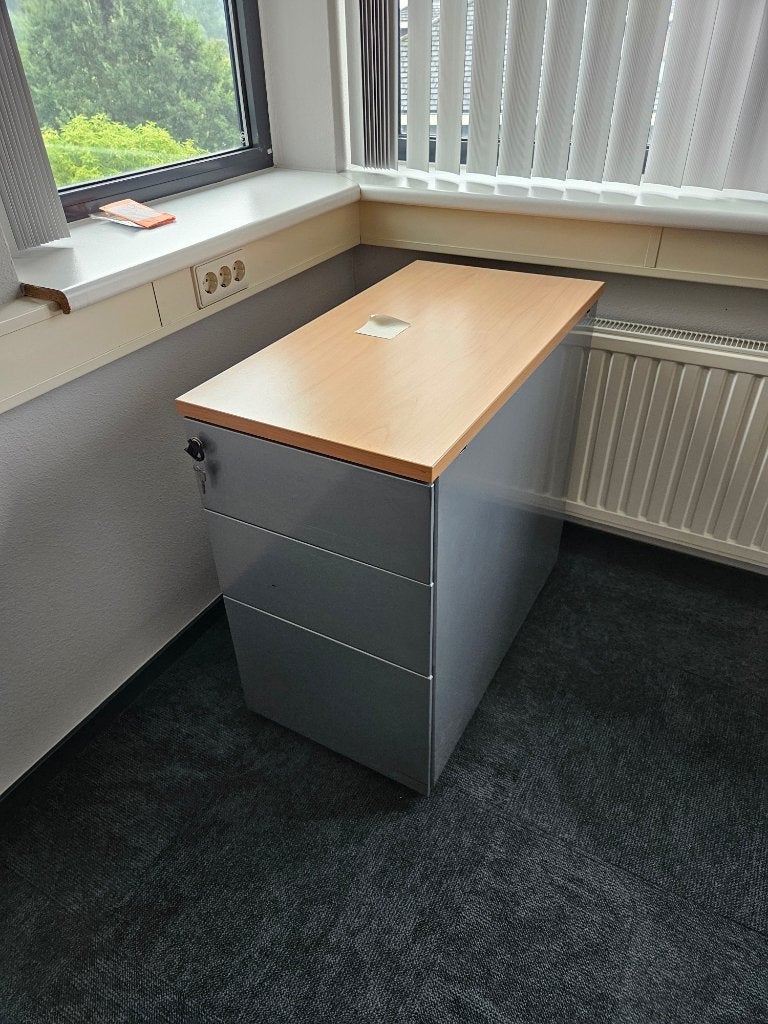 Diverse kantoormeubilair, Ophalen, Gebruikt, Complete inventaris