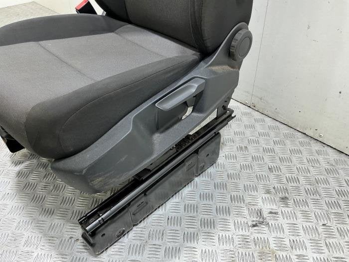 Stoel links van een Volkswagen Caddy (Caddy 15-), 12 maanden garantie, Gebruikt, -, Volkswagen