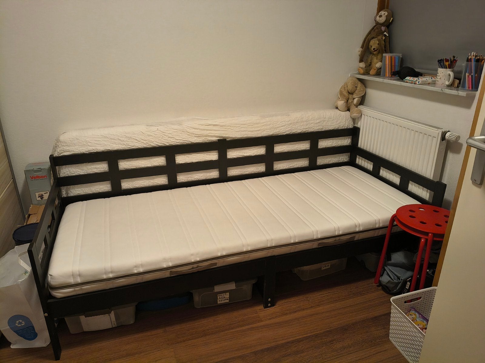 Bed met lattenbodem, compleet met matras, kussen en dekbed., Huis en Inrichting, Ophalen, Gebruikt, Eenpersoons, Zwart