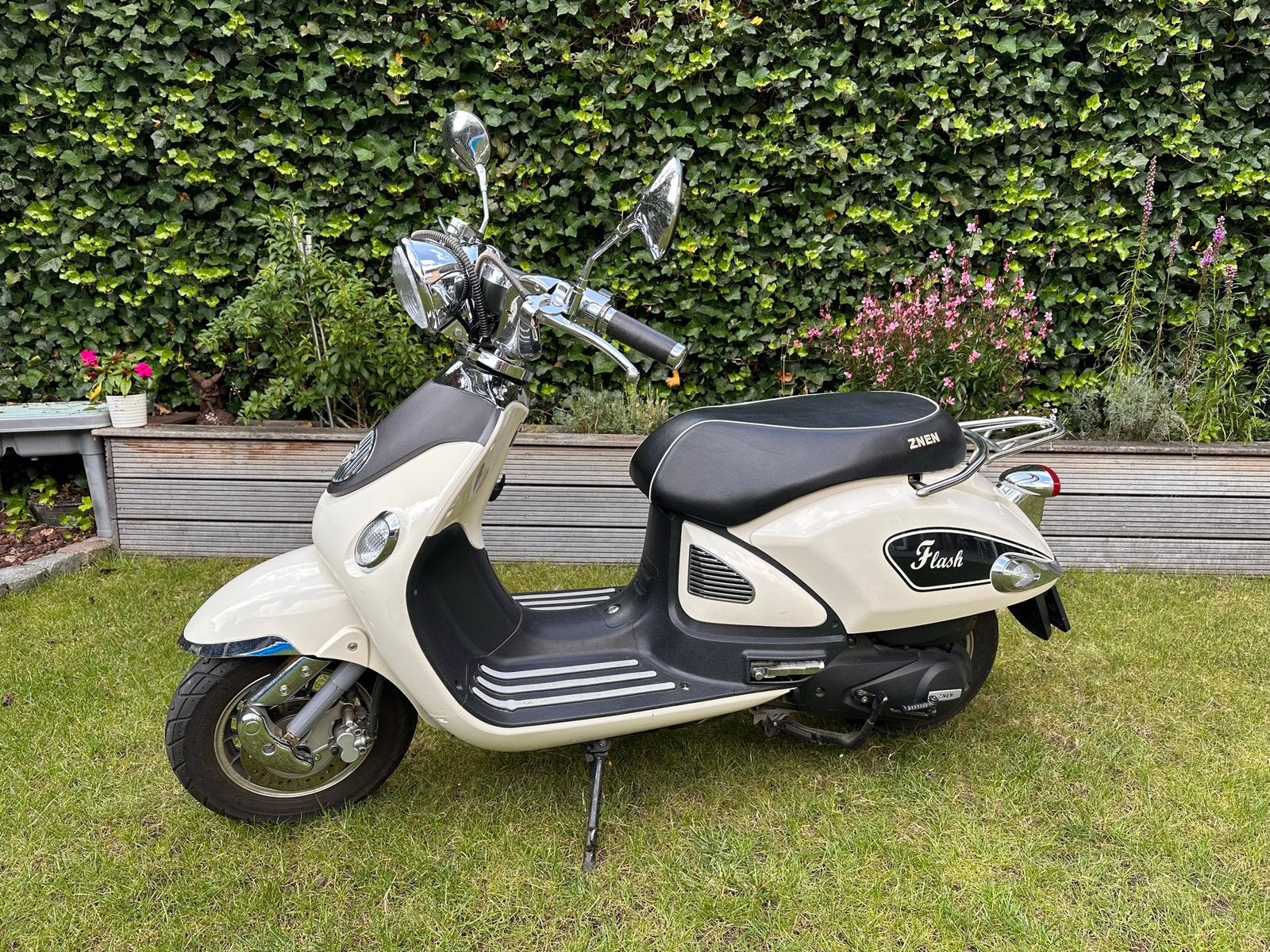 Retro Scooter ZNEN Flash - slechts 2600km - nieuw accu, Ophalen, Zo goed als nieuw, Benzine, Overige modellen