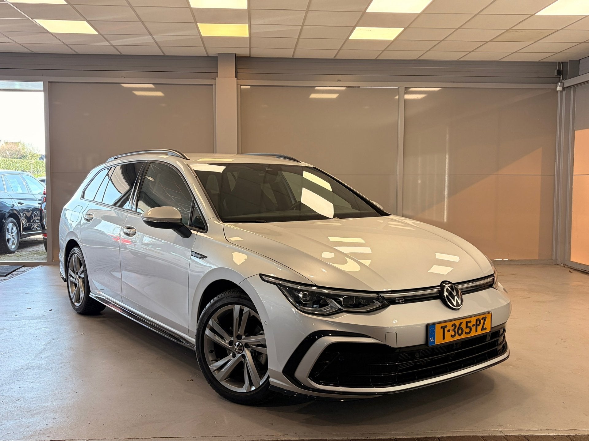 Volkswagen Golf Variant 1.5 eTSI R-Line Business | LED | CAR, Auto's, Dealer onderhouden, 4 cilinders, 150 pk, Origineel Nederlands