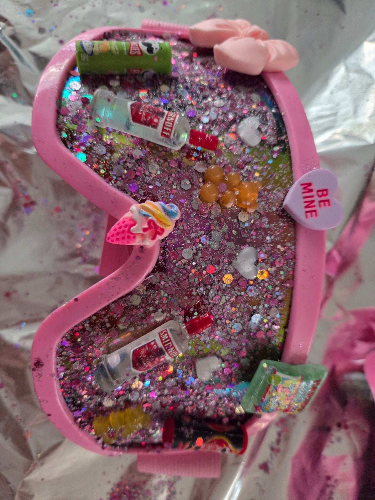 Unieke Roze Glitter skibrillen met Miniatuur Decoraties, Kleding | Dames, Ophalen of Verzenden, Nieuw, Carnaval, Accessoires