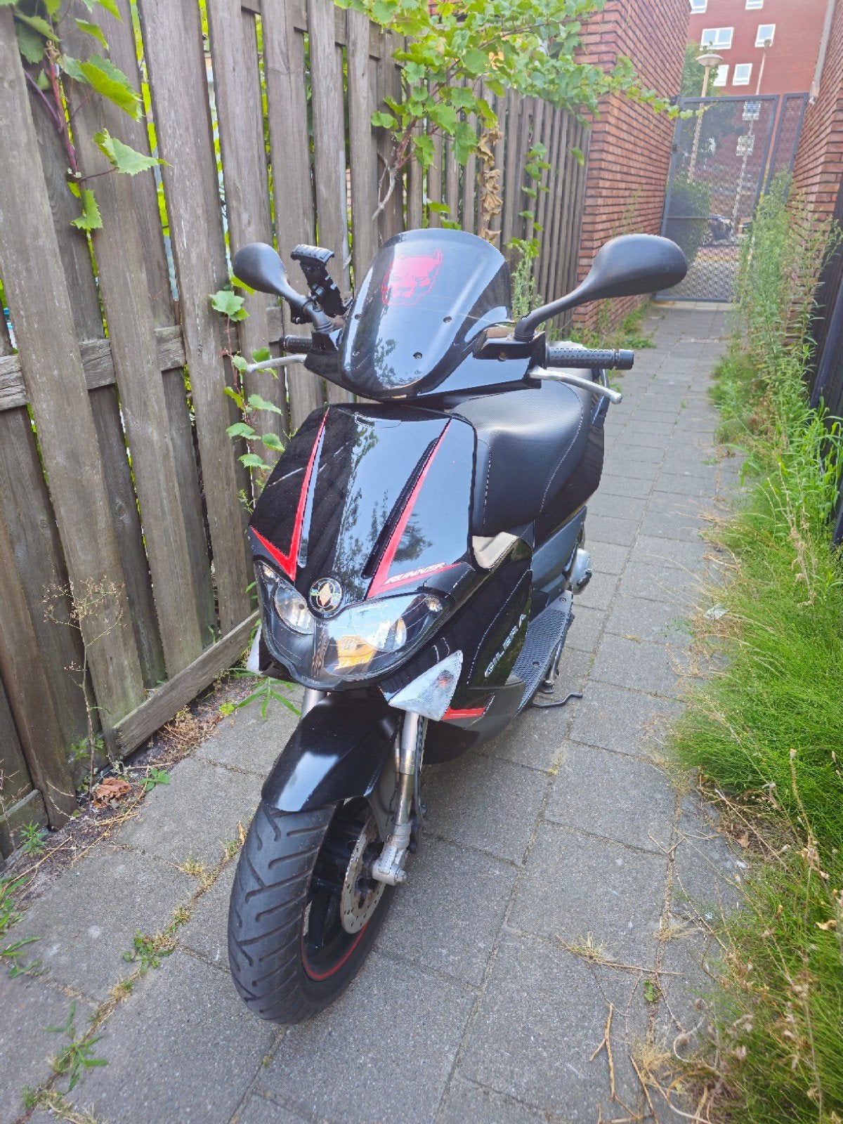 Gilera runner rst c46 2012 MILIEUZONE️+GEREVISEERD, Fietsen en Brommers, Scooters | Aprilia, Tweetakt, Gebruikt, Maximaal 45 km/u