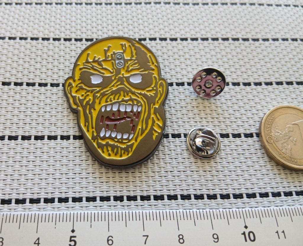 Iron Maiden vrij mooie  Piece of Mind Eddie pin speld n1, Ophalen of Verzenden, Nieuw, Overige typen