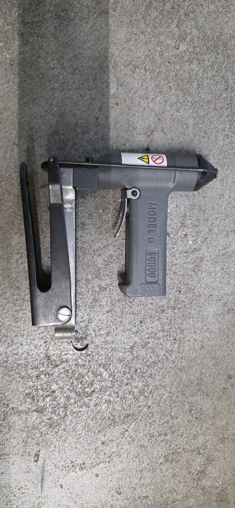Senco zelfklemmende nietmachine op lucht in goede staat., Ophalen of Verzenden, Zo goed als nieuw, Overige merken