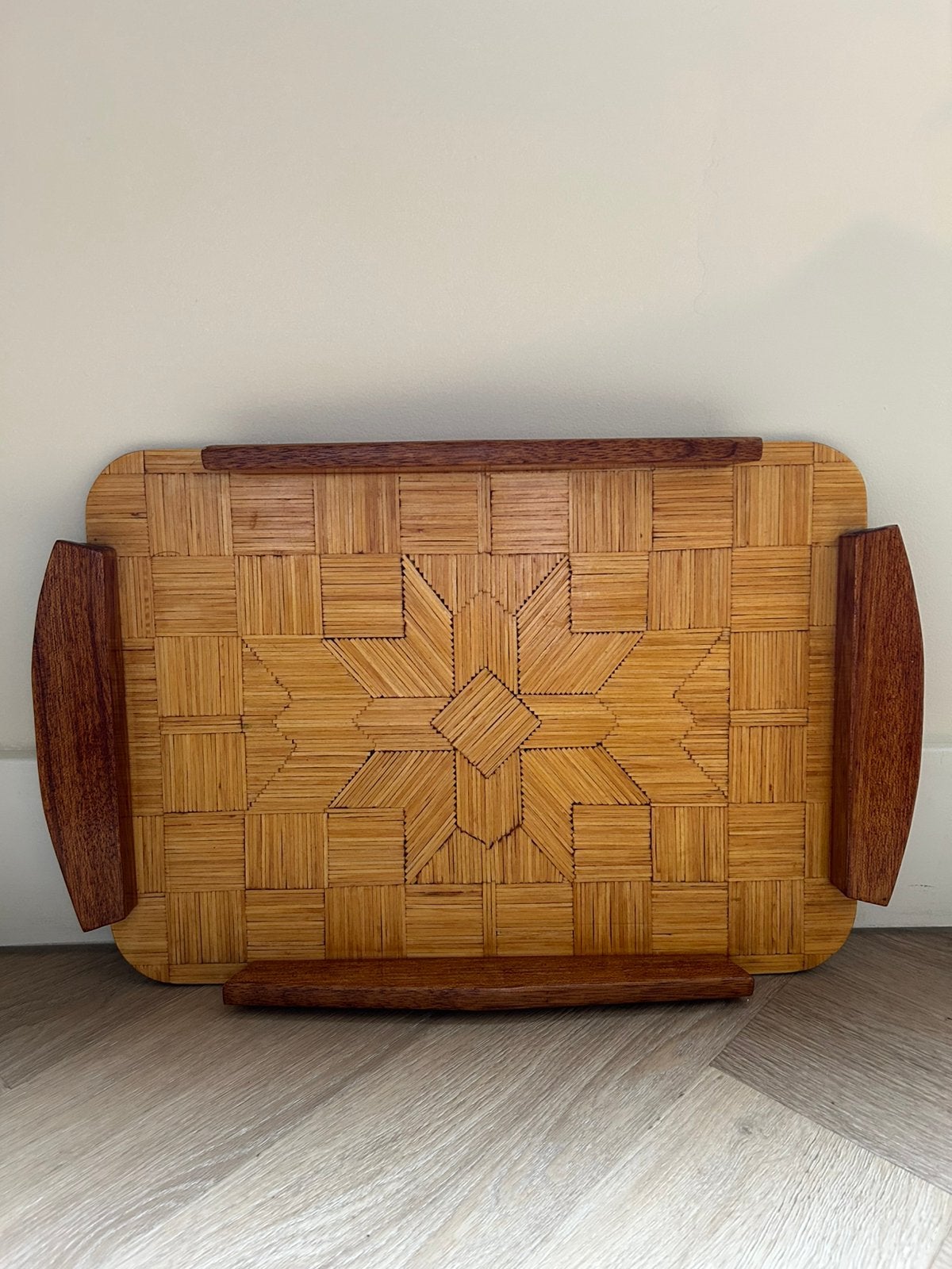 Art Deco Tramp Art dienblad serveerschaal van lucifers, Minder dan 50 cm, Art deco, Rond, Ophalen of Verzenden