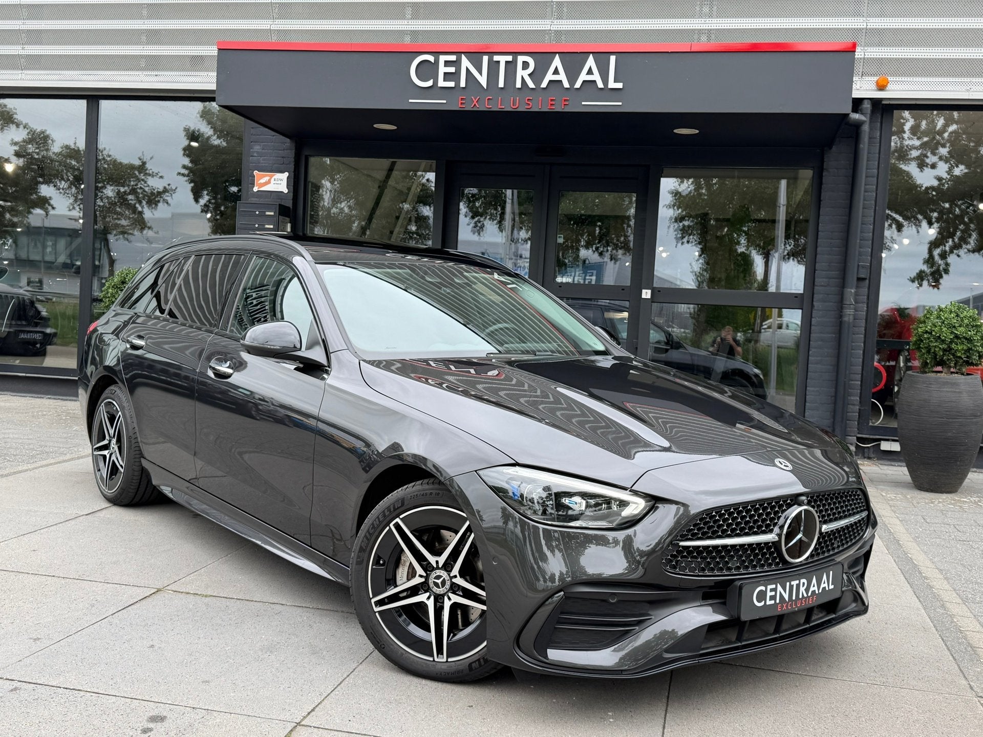 Mercedes-Benz C-klasse Estate 300 e AMG Line 313PK Pano|Carp, Automaat, Dealer onderhouden, Achterwielaandrijving, 4 cilinders