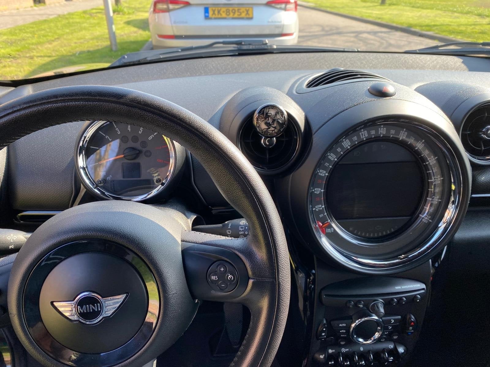 Mini Countryman 1.6 Cooper 2015 Zwart, Voorwielaandrijving, Zwart, Leder en Stof, Origineel Nederlands