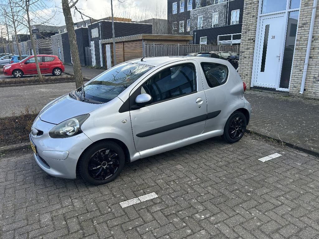 Toyota Aygo 2008 3drs Airco CarPlay APK 11-2026, Auto's, Toyota, Voorwielaandrijving, Stof, Zwart, 4 stoelen