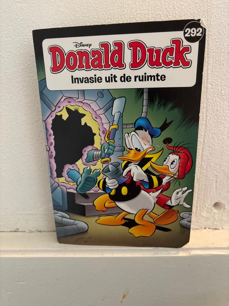 Donald Duck 292: Invasie uit de ruimte, Boeken, Stripboeken, Eén stripboek, Ophalen of Verzenden, Zo goed als nieuw
